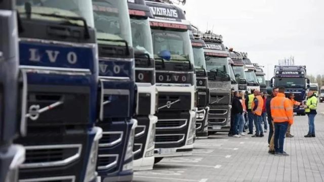 CCOO y UGT convocan una huelga general de transporte por carretera en plena campaña navideña