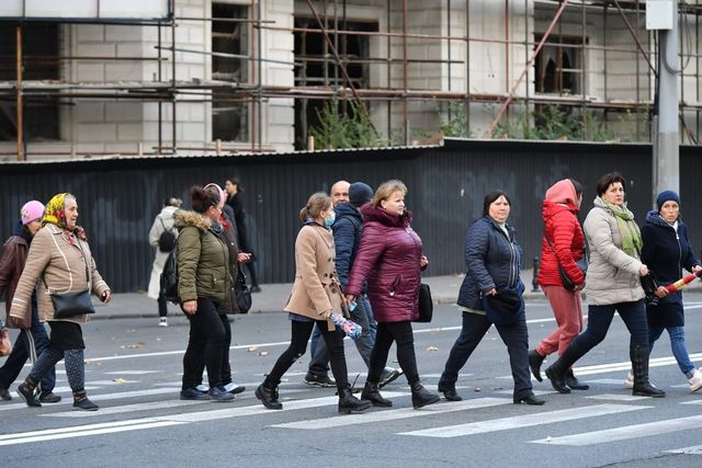 Femeile din Republica Moldova au muncit cu 41 de zile mai mult pentru același venit