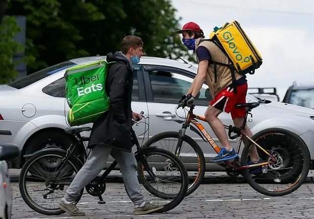 Uber se lanza a por la dueña de Glovo, con una valoración de 13.000 millones de euros