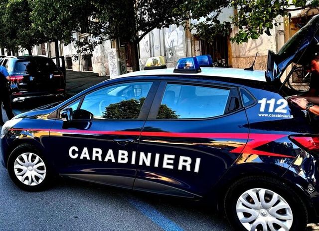 Ragazza denuncia violenza sessuale di gruppo, tre in carcere