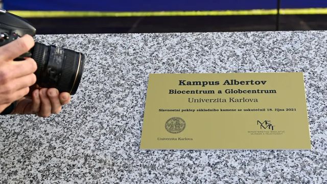 Univerzita Karlova nedosáhne kvůli zpoždění kampusu Albertov na 1,4 miliardy korun z plánu obnovy