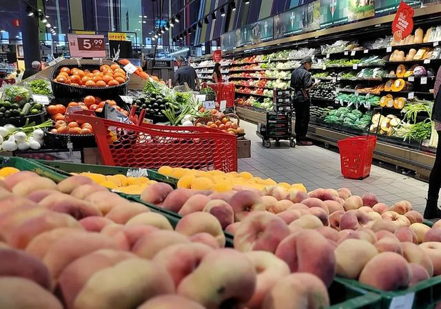 La inflación se mantiene en el 3,2% en abril, dos décimas menos, por el 'escudo renovable' y las medidas anticrisis