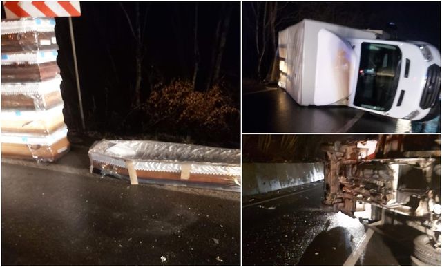Un camion plin cu coșciuge s-a răsturnat într-o curbă, în Brașov