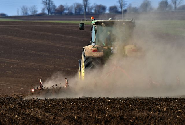 ЕК одобрява нова помощ за българските земеделци заради войната в Украйна