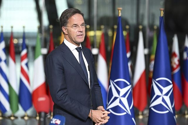 Rutte, 'sono a favore di Kiev nella Nato, siamo vicini'