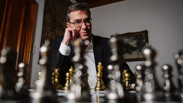 Csődbe akartak vinni minket, nem sikerült – mondta Karácsony Gergely, majd a középső ujjával bemutatott az Orbán-kormánynak