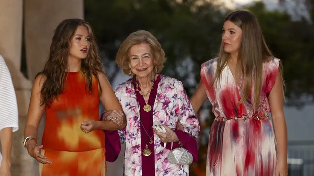 La Familia Real recibe a una representación de la sociedad balear en el Palacio de Marivent