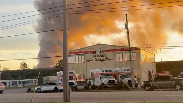 Poblíž letiště v americkém Louisville se zřítil nákladní letoun