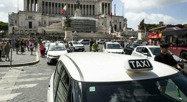 Roma, mille nuove licenze per i taxi: il bando atteso per fine luglio