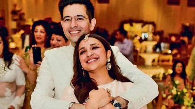 Parineeti Chopra And Raghav Chadha Strike Pose With Airport Staff