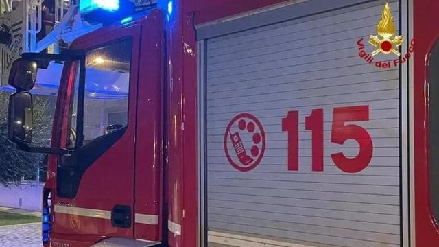 Esplosione in una casa vacanze in Salento per una fuga di gas: 3 feriti gravi