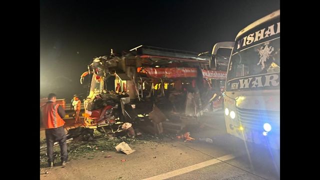 5 killed as bus hits truck amid fog on Yamuna Expressway