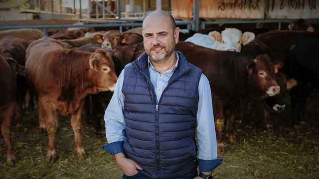 Así trabajan las granjas que producen leche y filetes bajos en carbono