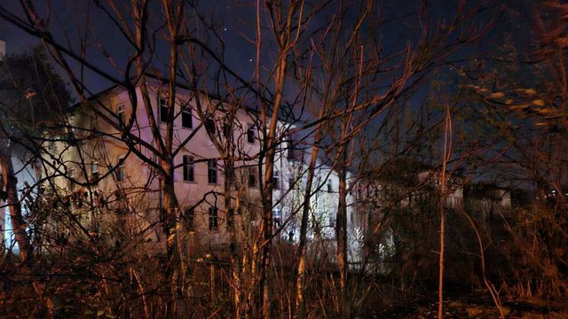 Пожар пламна в един от корпусите на старото военно училище във Велико Търново