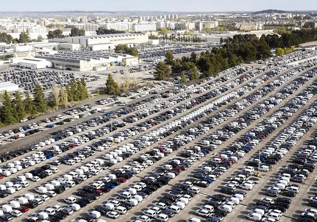 Los concesionarios alertan de una parálisis en el mercado tras decaer las ayudas al coche eléctrico
