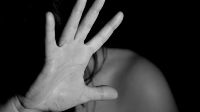 Un bărbat din România, extrădat din Olanda pentru că ar fi traficat în scop sexual o tânără din Nisporeni în Grecia