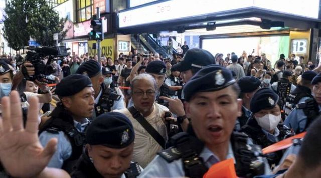 Hong Kong, arrestata nota attivista in anniversario Tiananmen