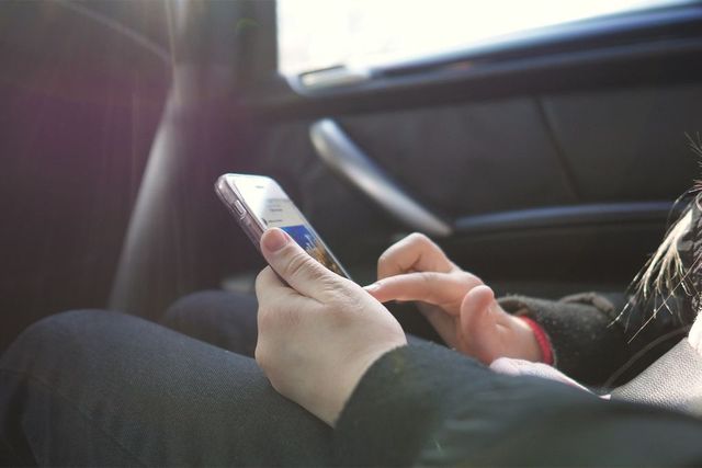 Parlamentul European cere ca accesul la rețelele sociale să fie interzis pentru copiii sub 16 ani