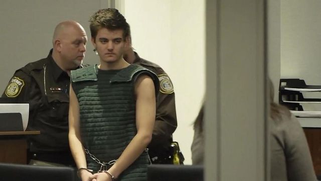 Fiul de 17 ani al unei moldovence plănuia să-l asasineze pe Donald Trump și pentru asta și-a ucis mama și tatăl vitreg, în Statele Unite