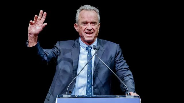 Robert F. Kennedy Jr suspende su campaña y confirma su apoyo a Trump