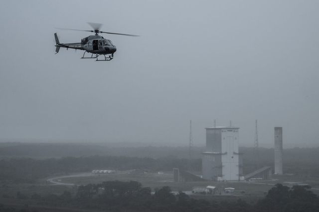 Orosz hadihajó jelzőrakétákat lőtt egy dán helikopter felé