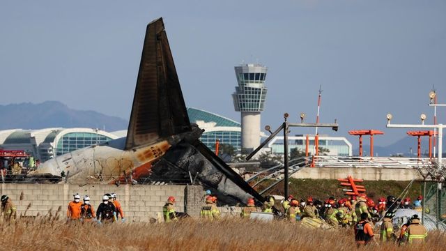 Un avion cu 181 de oameni la bord a EXPLODAT după o aterizare forțată în Coreea de Sud