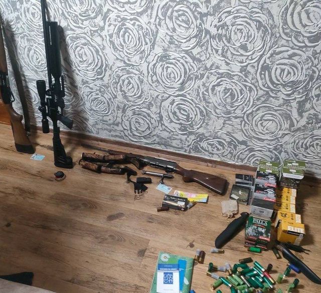 Doi bărbați din Ialoveni cercetați pentru braconaj și deținere ilegală de arme