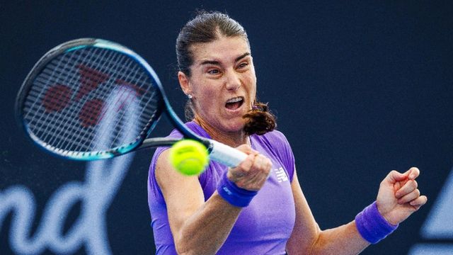 Sorana Cîrstea s-a calificat în optimile turneului de tenis de la Brisbane, după ce a învins-o pe Jelena Ostapenko