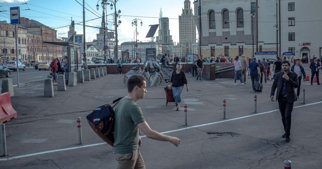 Tot mai puțini români sunt interesați de un loc de muncă în străinătate