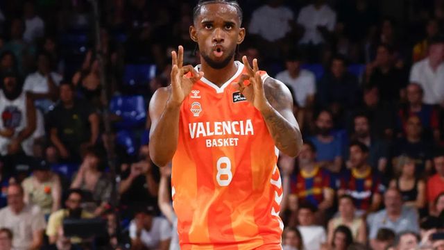 Un histórico Montero noquea al Barcelona y acerca al Valencia Basket al título