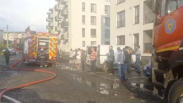 Incendiu la o casă lovită de un trăznet puternic, în Baia Mare
