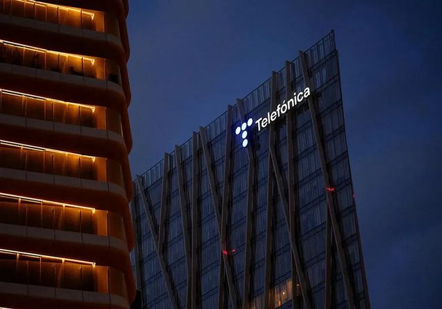 Telefónica convoca a los sindicatos el 17 de noviembre para avanzarles el impacto laboral del nuevo plan