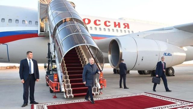 Putin a ajuns in Kargazstan, prima vizita in strainatate de la emiterea mandatului sau de arestare