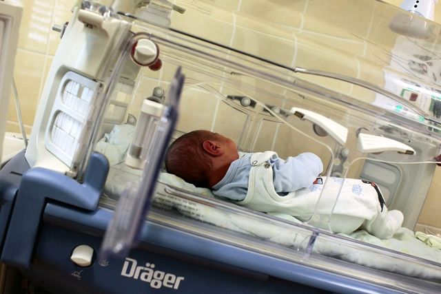 Ellopott, majd kórházi inkubátorban hagyott egy csecsemőt egy nő Budapesten