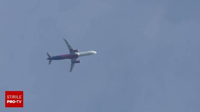 Aeronavă Wizz Air cu 228 de pasageri la bord a aterizat de urgență pe Aeroportul Henri Coandă