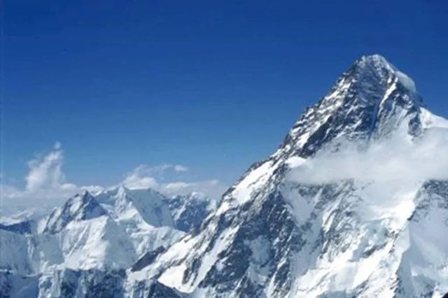 Nepal, ritrovati i corpi dei cinque alpinisti dispersi dopo una valanga. Tra loro anche due italiani