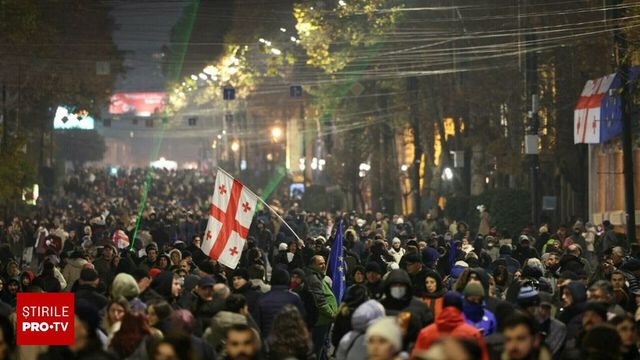 Continuă protestele în Georgia. Mii de persoane s-au adunat în fața clădirii Parlamentului