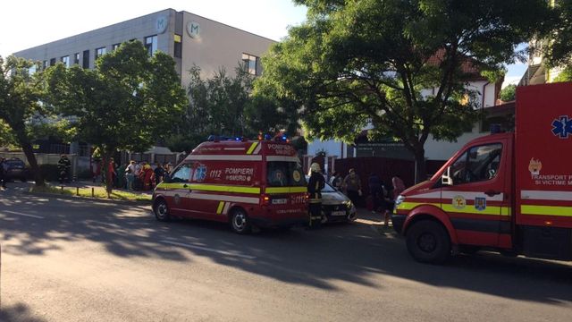Incendiu intr-un centru de dializa din Craiova, zeci de pacienti evacuati