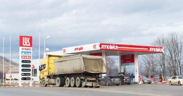 Lukoil și-a vândut activele externe către fondul american Carlyle Group, pentru 22 miliarde de dolari