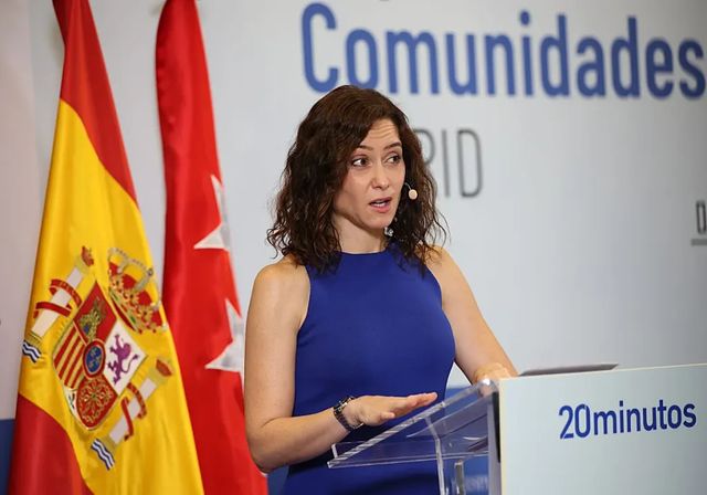 Ayuso cree que Feijóo tiene «más razón que un santo» con las bajas laborales