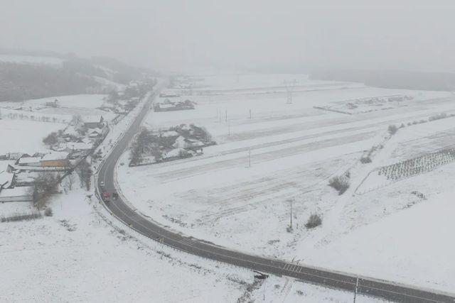 Zăpadă de doi metri în zona montană a județului Suceava. Salvamontiștii anunță care sunt traseele periculoase