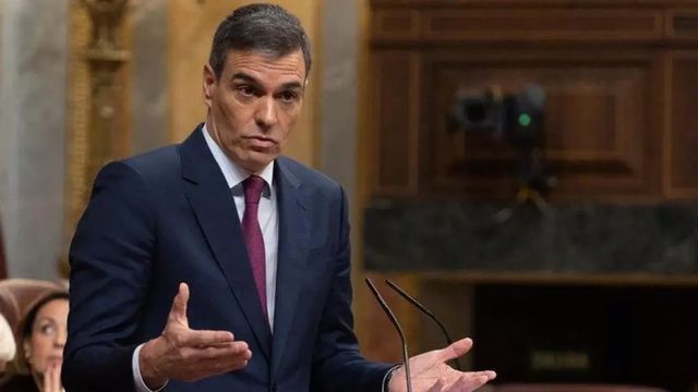 Un triple empate libra a Sánchez de comparecer en el Congreso para explicar su política migratoria