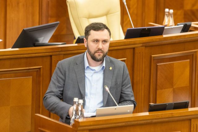 Alexandr Trubca pleacă din Parlament. Demisia a fost votată de 58 de deputați