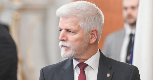 Pavel pozval Babiše k jednání na Hradě, sejít by se měli ve středu ráno