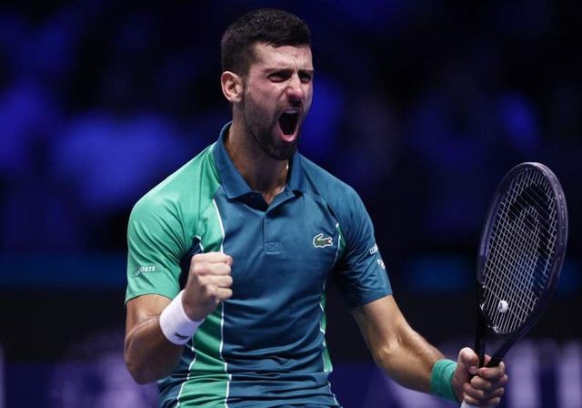 Djokovic no da opción a Sinner y supera al maestro Federer