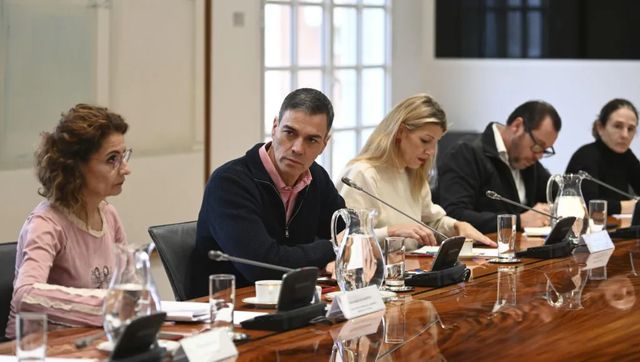 El CIS aumenta a 5 puntos la distancia entre PSOE y PP