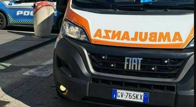 Bimba di sei anni precipita dal balcone, è grave