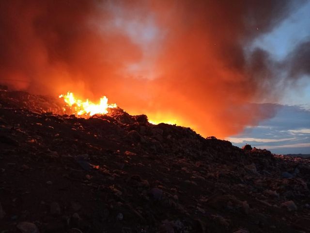 Incendiu la o groapă de gunoi din municipiul Arad