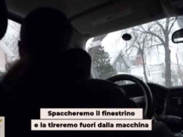 "Spacchiamo il vetro", agenti Ice minacciano i giornalisti di In mezz'ora