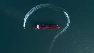 El Parlamento de Irán vota a favor del cierre del Estrecho de Ormuz, por el que pasa el 20% del crudo mundial